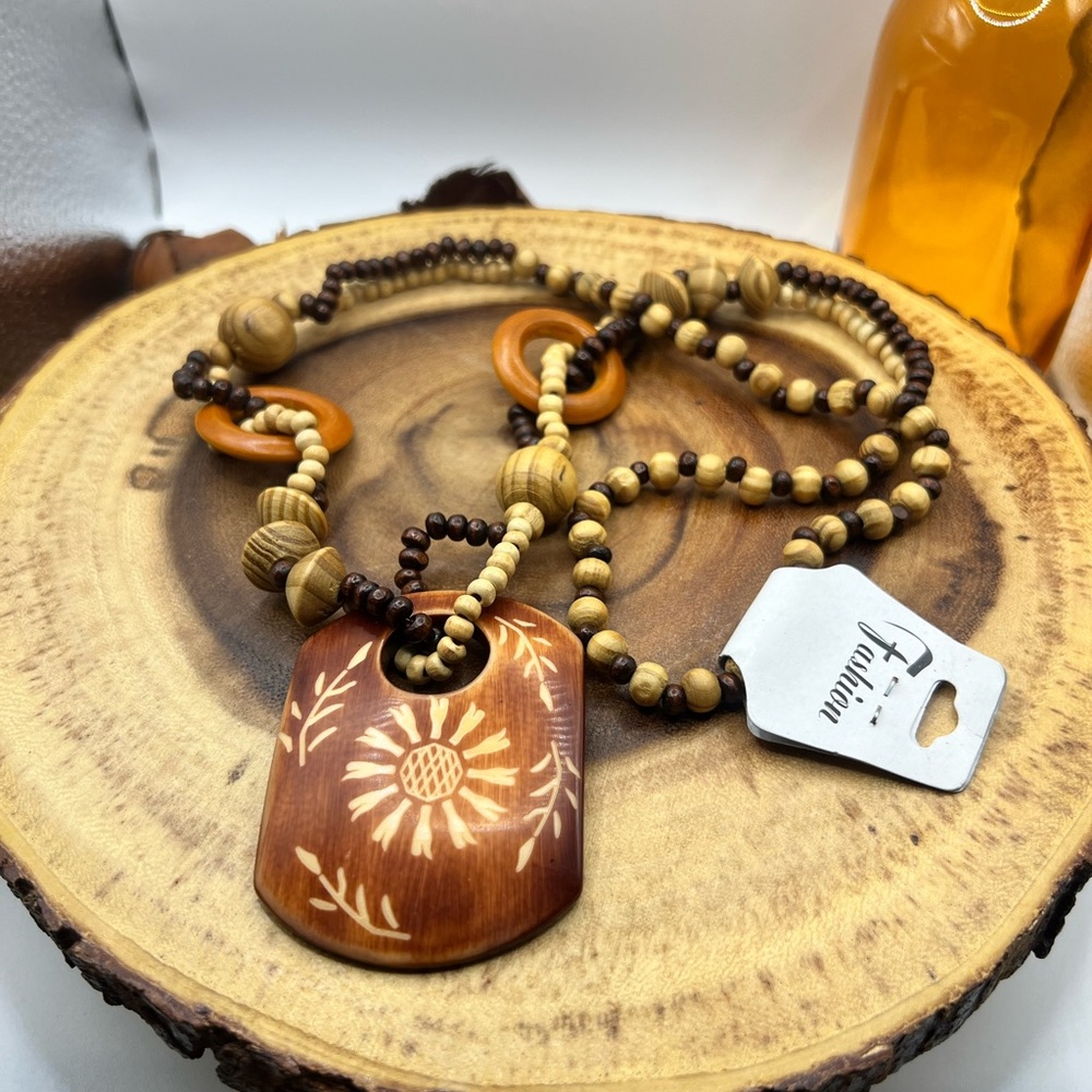 Bohemian Retro Style Wooden Carved Sunflower Pendant Necklace NEW